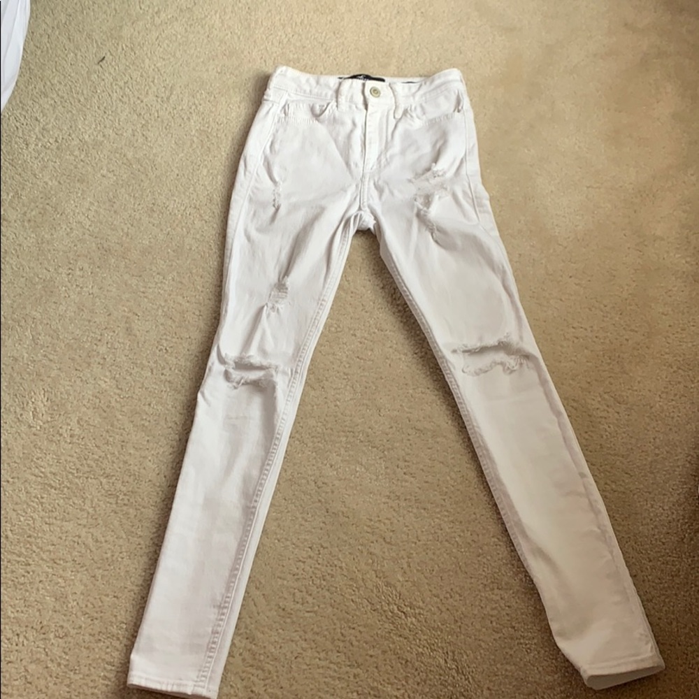 white ripped hollister jeans
